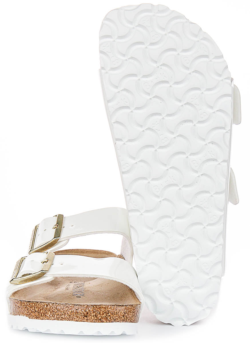 Sandales Birkenstock Arizona | Cuir blanc à finition vernie pour femmes - Coupe normale